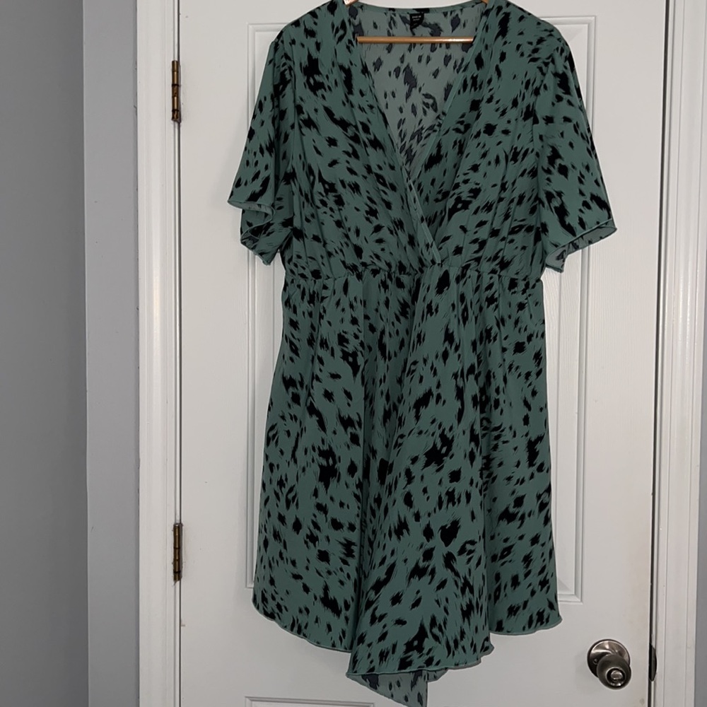 Plus Size Teal Printed V-Neck Swing Dress - Picture 7 of 10